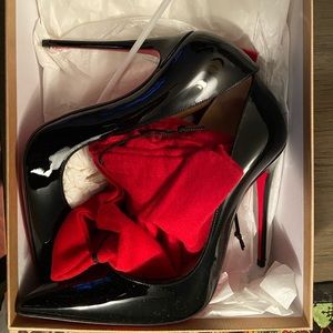 Christian Louboutin So Kate pump